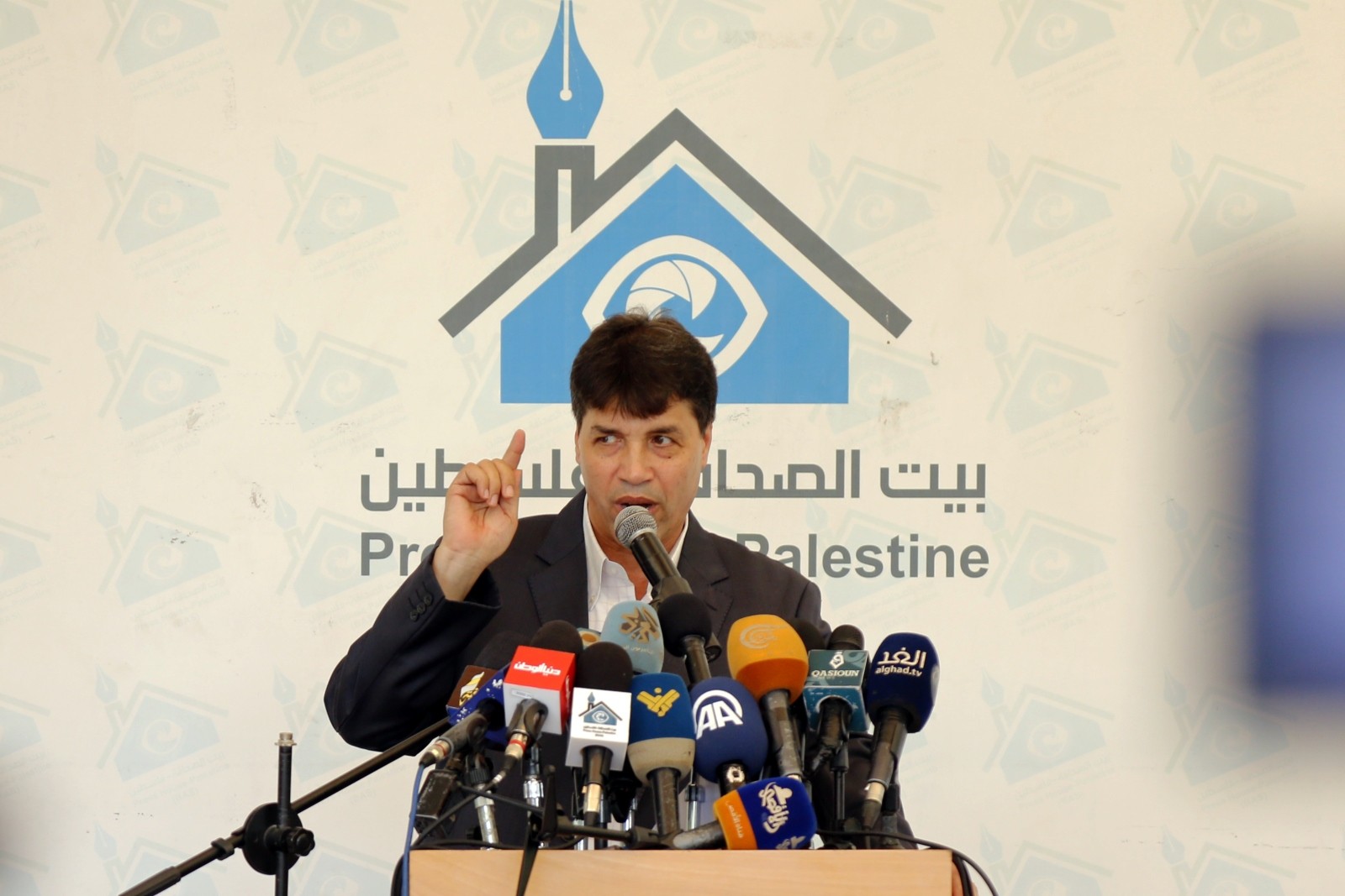 جانب من المؤتمر الصحفي لمصلحة المياه بغزة