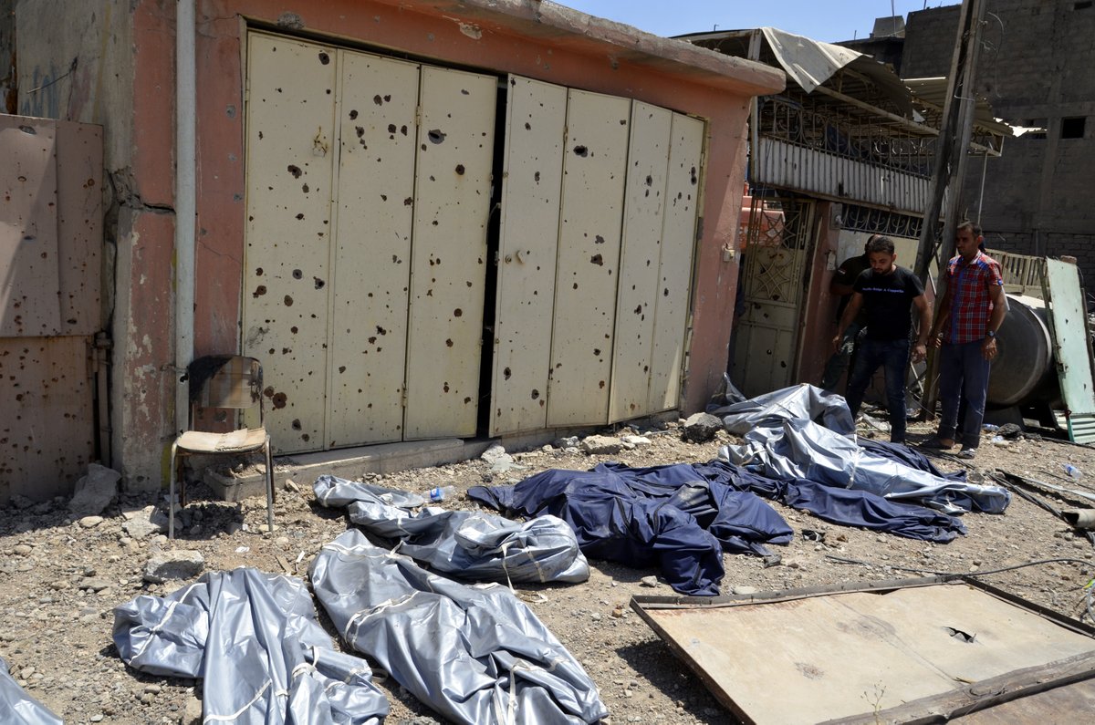 العثور على 900 جثة في مقابر جماعية بالرقة