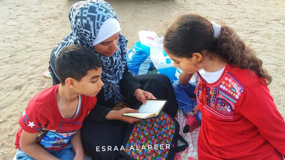 "دعاء" تلبي "حي على الصلاة" على الحدود وتخبرنا "التراويح كالرباط"