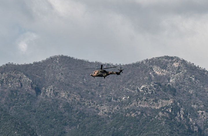 صورة لطائرة تركبة