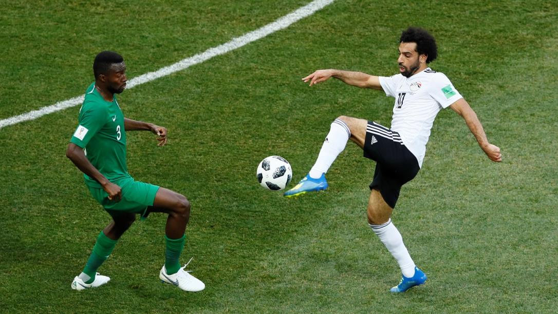 صلاح يرد على أنباء اعتزاله