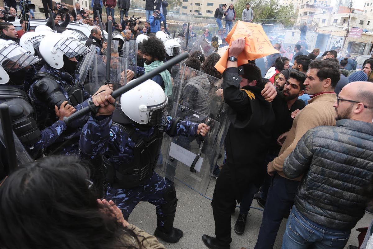 اجهزة السلطة تقمع حراك نابلس 
