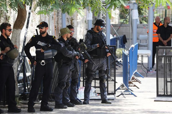 الاحتلال يغلق باب الأسباط بحجة وجود "جسم مشبوه"