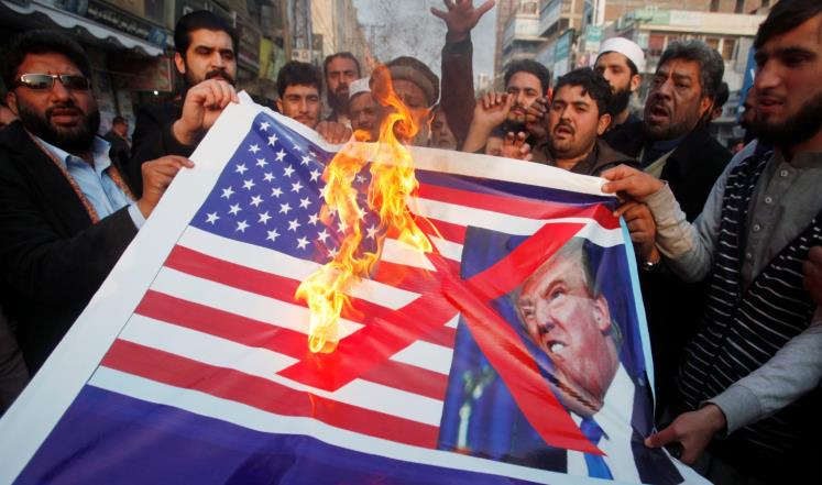 بذريعة "الإرهاب".. أميركا تلغي مساعدة ضخمة لباكستان