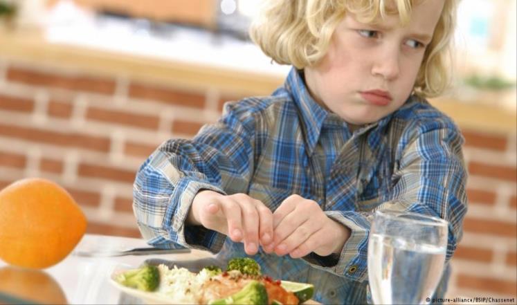 حسب البحث الذي أجري في جامعة كوبنهاغن الدانماركية يفضل ترتيب الطعام بطرق مختلفة طبقا لجنس الأطفال وأعمارهم (دويتشه فيلله)