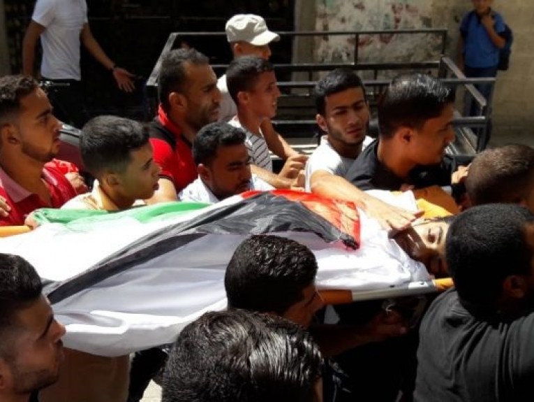 من تشيع جثمان الشهيد صعيب ابو كاشف