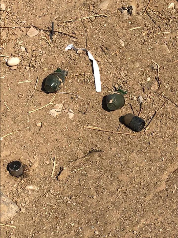 صورة زعم الاحتلال العبري أنها لقنابل القيت داخل السلك الفاصل للاراضي المحتلة