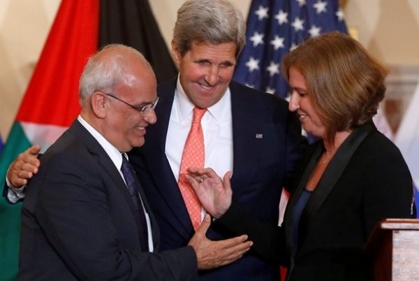 عريقات.. رجل المفاوضات الذي اعترف بفشلها