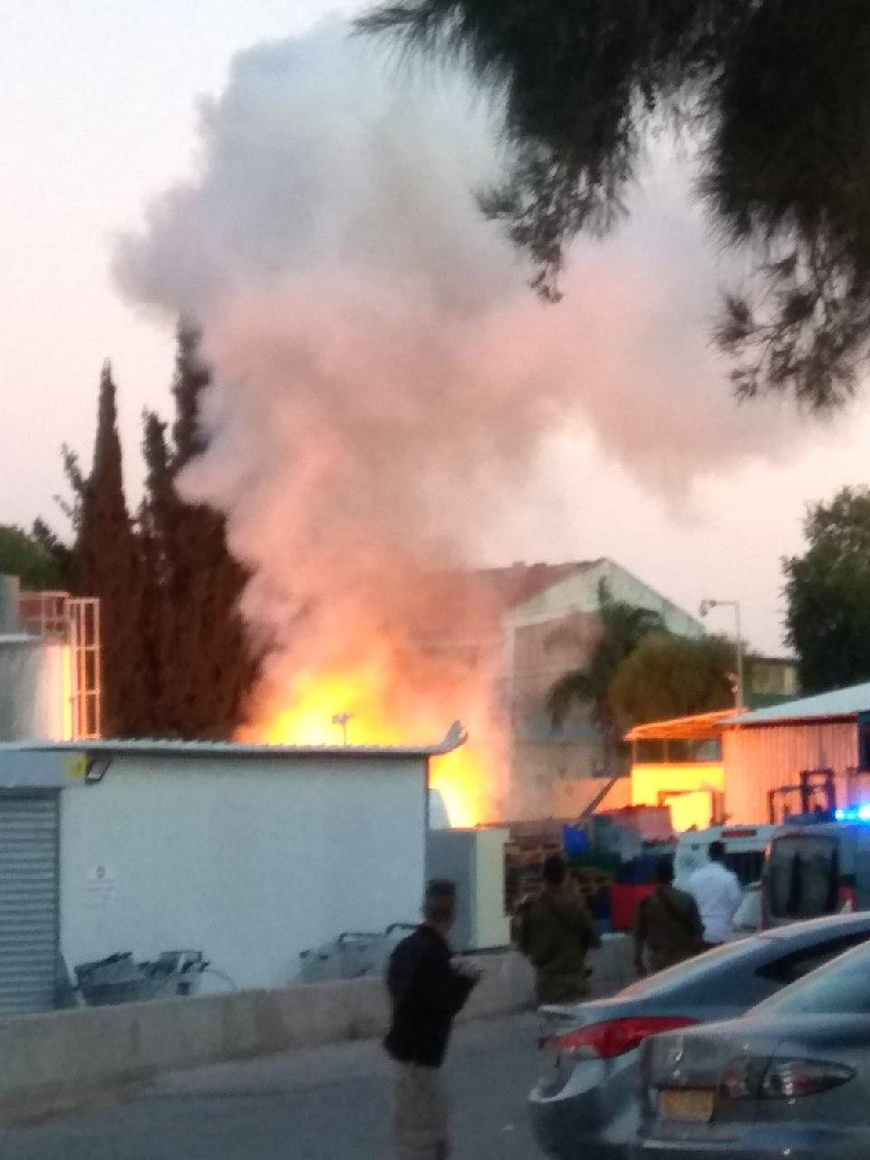 حريق اندلع بمنزل بمستوطنة نتيفوت جراء سقوط صاروخ من غزة