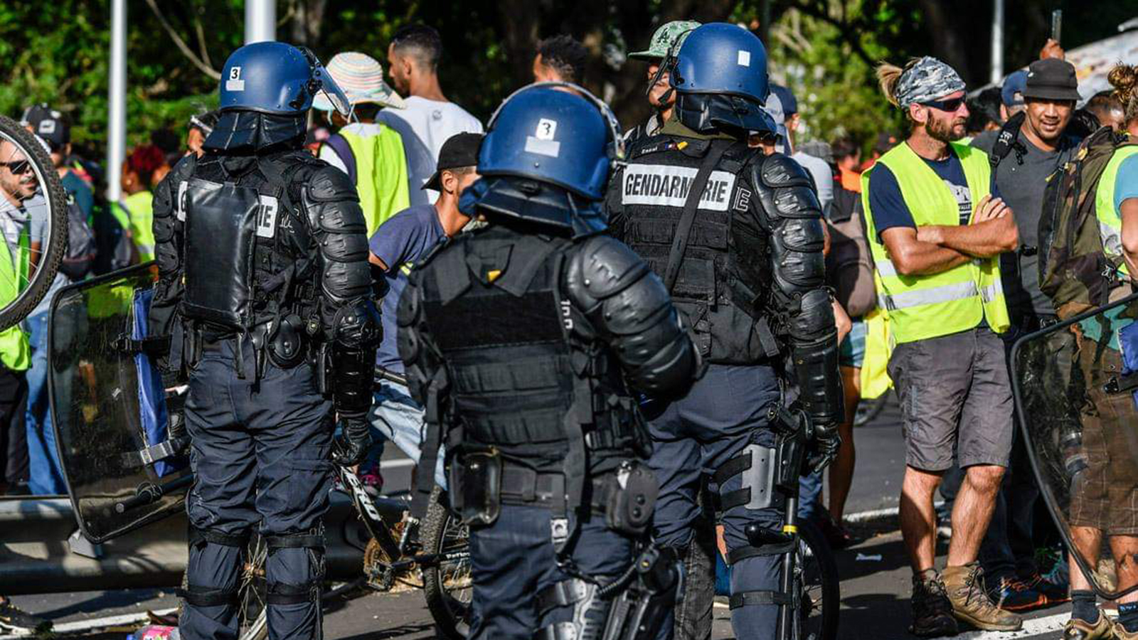 الشرطة سمت حركتها "السترات الزرقاء" لأنه لون زيها الرسمي 