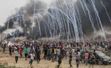 صورة ارشيفة من استهداف الاحتلال المتظاهرين السلميين بنقابل الغاز