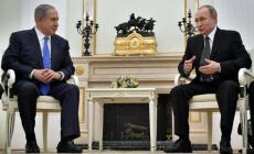 صورة لنتنياهو مجتمع ببوتين