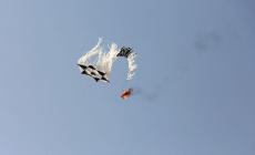 جيشٌ يهزمه بالون