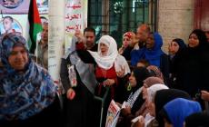 صورة من اعتصام أهالي الأٍسرى أمام الصليب الأحمر