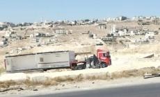 الاحتلال ينصب "كرافانات" لنقل سكان  الخان الأحمر