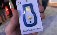 مفتاح الأمان المادي المسمى Titan Security Key
