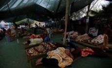 نشطاء يبيتون في مخيم بالخان الأحمر في مساع لإعاقة خطط إسرائيلية لهدم القرية (رويترز)