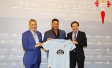 محمد في المنتصف