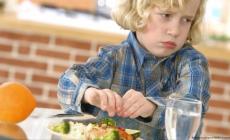 حسب البحث الذي أجري في جامعة كوبنهاغن الدانماركية يفضل ترتيب الطعام بطرق مختلفة طبقا لجنس الأطفال وأعمارهم (دويتشه فيلله)