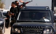 خلال مسير موكب وزير العمل ابو شهلا