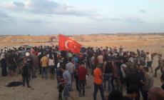 الشباب المنتفض بالقرب من الحدود الشمالية لقطاع غزة