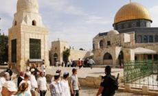 عشرات المستوطنين يقتحمون الأقصى بحراسة مشددة