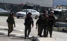 اصابة " اسرائيليين " بعملية طعن في نابلس وانسحاب المنفذ