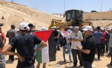 إصابات واعتقالات خلال اعتداء الاحتلال على المواطنين في الخان الأحمر