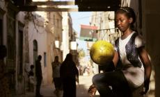 لقطة من فيلم "ملاعب الحرية" للمخرجة نزيهة عريبي 