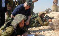 باراك يشارك في احدى مناورات جيشه