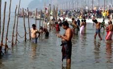 لماذا "يطهر" ملايين الهنود أنفسهم بالاستحمام في نهر "قذر"؟