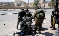 الاحتلال يعتقل 5 مواطنين ويفتش منازل شمال الخليل