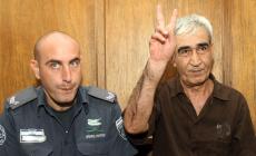 أحمد سعدات يمينا