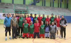 صورة جماعية للفريقين
