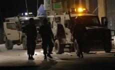 الاحتلال يعتقل 3 مواطنين ويصيب آخرين بالاختناق في بيت أمر