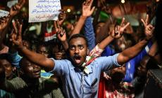 عسكري السودان يحذر من الانفجار والمعارضة تتمسك بالسلمية