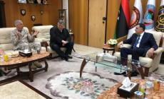 القائد العام لقوات أفريكوم خلال لقاء مع السراج في مارس/ آذار الماضي (أفريكوم)