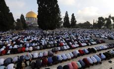 بالصور: عشرات الآلاف يؤدون صلاة العيد في المسجد الأقصى