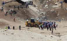 مستوطنون يجرفون أراضي شرق بيت لحم