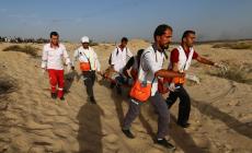 نيران الاحتلال تستهدف أصحاب المعطف الأبيض