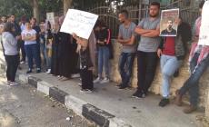 نشطاء يغلقون مبنى الصليب الاحمر.