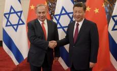 الرئيس الصيني، شي جين بينغ، ونتنياهو، في بكين، عام 2017 (أ.ب.)