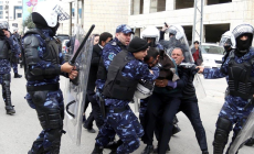 السلطة تصر على قمع "الشارع" وإخفاء تفاصيل اغتيال بنات