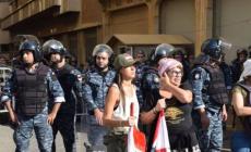 إعلامية لبنانية تشعل مواقع التواصل الاجتماعي بهذا التصرف مع طفلتها