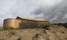 "سفينة نوح" أكبر متحف عائم بالعالم ترسو في بريطانيا