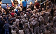 احتجاجات لبنان تتواصل وباريس تستضيف مؤتمرا لحل الأزمة