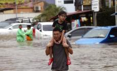 إندونسيا: 18 قتيلاً في الفيضانات