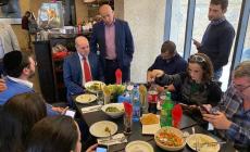 رفضا للتطبيع.. مجهولون يرشقون مطعما فلسطينيا بعبوات حارقة