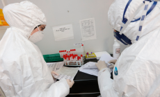 الصحة بغزة تتسلم جهاز فحص يمكنها من معرفة نتيجة كورونا خلال 24 دقيقة