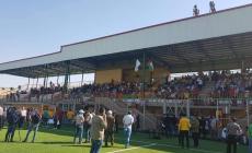 الجماهير تتواجد في الملعب